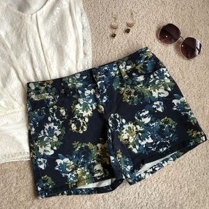 ❤️3 for $20❤️ Sonoma Navy Floral Denim Shorts